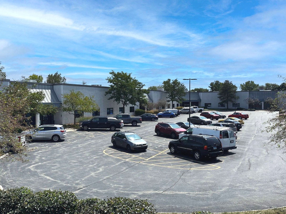 1575-1595 Highpoint Drive, Elgin